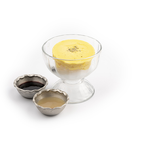 Makhlut mit Sauerkirschsirup und Zitronensaft