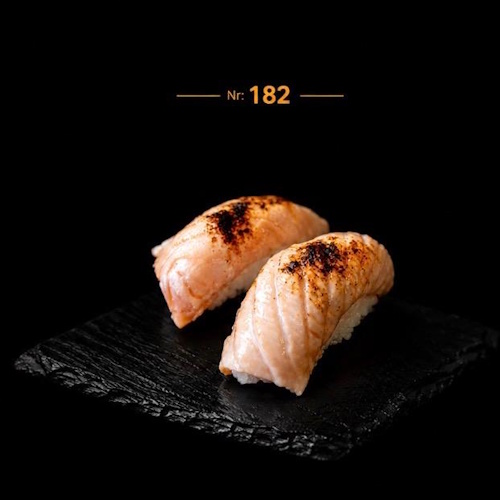 Sashimi Flamed Nagiri Lachs, 2 Stück