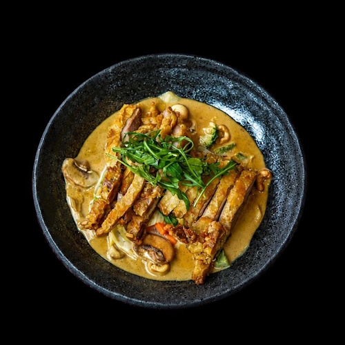 Knusprige Ente mit Erdnusssauce