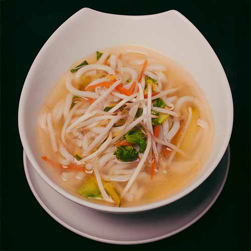 Udon Nudeln Thukpa mit Gemüse